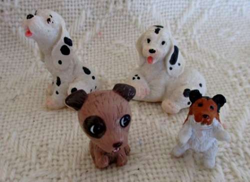 CUTE STAND DISPLAYING 15 COLLECTABLE SMALL DOGS