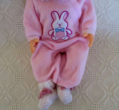 AN ADORABLE VINTAGE 40CM TALL ANATOMICALLY CORRECT BABY GIRL WITH CUTE BABY WRINKLES!