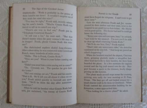 1955 - THE HARDY BOYS - THE SIGN OF THE CROOKED ARROW - HRADCOVER IN VERY NICE CONDITION!