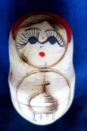 PRETTY FIVE PIECE MATRYOSHKA NESTING DOLL SET