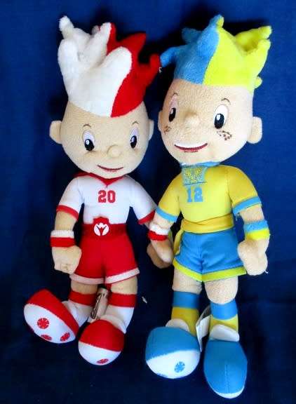 OFFICIAL UEFA EURO 2012 MASCOTS - SLAVEK AND SLAVKO (POLAND-UKRAINE)