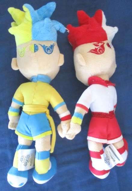 OFFICIAL UEFA EURO 2012 MASCOTS - SLAVEK AND SLAVKO (POLAND-UKRAINE)