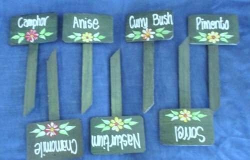FOR THE AVID HERB GARDENER - 30 PRETTY WOODEN SIGNS AND AN UNUSED GARDEN HAT!