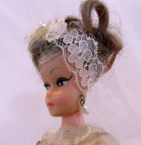 STRAIGHT OUT OF THE ATTIC!!  A VERY COLLECTABLE VINTAGE 1960's EVERGREEN BARBIE CLONE DOLL!