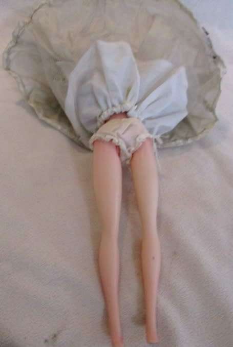 STRAIGHT OUT OF THE ATTIC!!  A VERY COLLECTABLE VINTAGE 1960's EVERGREEN BARBIE CLONE DOLL!