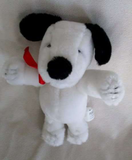 A CUTE, SMALL, COLLECTABLE SNOOPY - 19CM TALL
