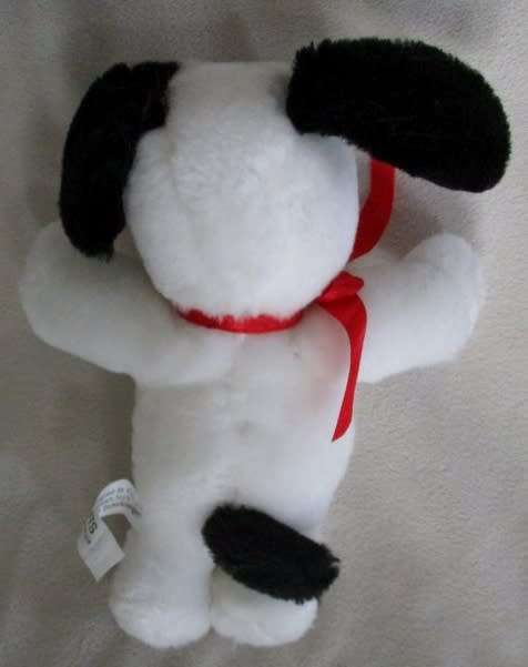 A CUTE, SMALL, COLLECTABLE SNOOPY - 19CM TALL