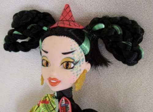 MGA BRATZ - GORGEOUS VICTORIA ANTIQUE FROM THE BRATZILLAZ HOUSE OF WITCHES IN 'AS NEW' CONDITION