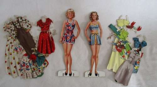 VINTAGE 1940's BETTY GRABLE AND RITA HAYWORTH PAPAER DOLLS PLUS OUTFITS