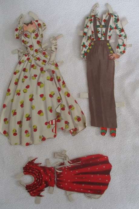VINTAGE 1940's BETTY GRABLE AND RITA HAYWORTH PAPAER DOLLS PLUS OUTFITS