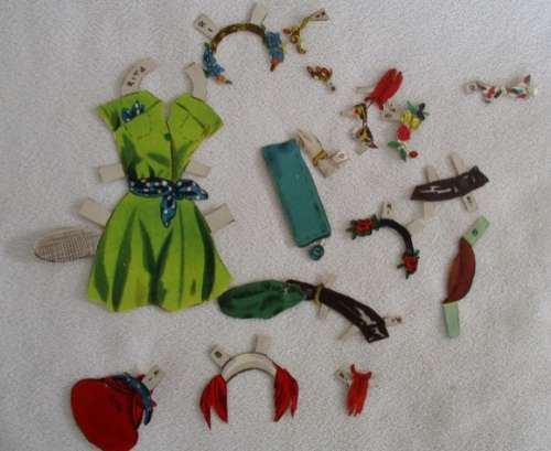 VINTAGE 1940's BETTY GRABLE AND RITA HAYWORTH PAPAER DOLLS PLUS OUTFITS
