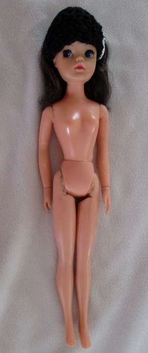 A VINTAGE SINDY DOLL - 1977 ACTIVE SINDY? MARKED MADE IN HONG KONG - RARE BRUNETTE!