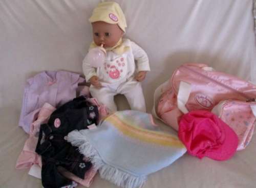 ZAPF CREATIONS GIGGLING/SUCKING BABY ANNABELL DOLL (46CM) - ORIGINAL BOTTLE, BAG AND CLOTHES (LOTS)