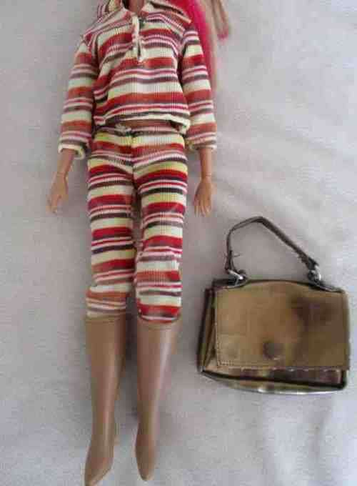 MATTEL BARBIE DOLL WITH ARTICULATED WRISTS, ELBOWS AND KNEES AND BEAUTIFUL PINK HIGHLIGHTS IN HAIR