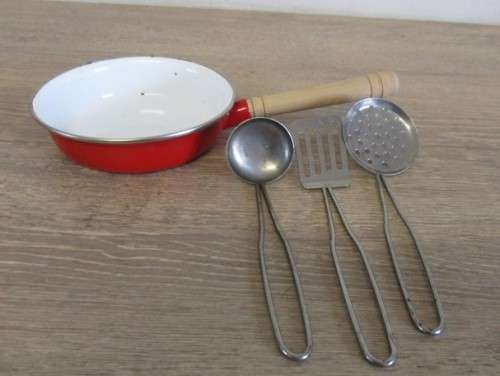 VINTAGE MINIATURE ENAMEL PAN PLUS UTENSILS FOR YOUR VINTAGE TOY STOVE