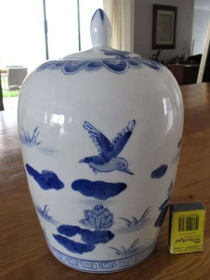 LARGE CHINESE HAND PAINTED BLUE AND WHITE LIDDED MELON JAR - SIGNED ON BASE