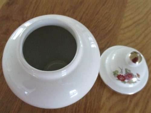 A JAPANESE GINGER JAR WITH LOVELY PEACOCK DESIGN - SIGNED ON BASE