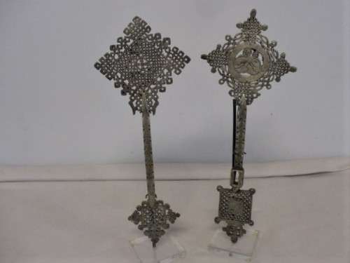 VERY UNIQUE ORIENTAL METAL ORNAMENTAL MOUNTED 'RODS' (30CM TALL EXCL. STAND) WITH BUDDHIST SYMBOLS