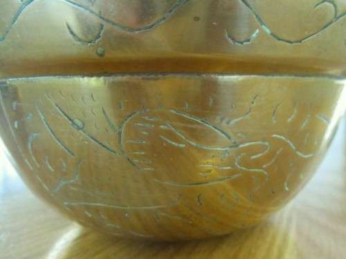 FOR JOHANN ONLY -VINTAGE CHINESE - MEDIUM-SIZED (600g) BRASS BOWL WITH DRAGON MOTIF - SIGNED ON BASE