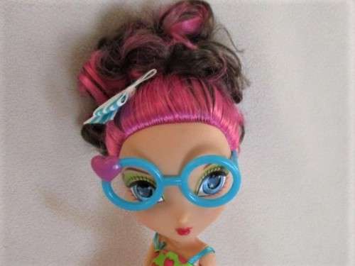 SPINMASTER 'I LOVE LE BUN DEE' IN ORIGINAL OUTFIT WITH STAND