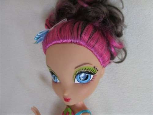 SPINMASTER 'I LOVE LE BUN DEE' IN ORIGINAL OUTFIT WITH STAND