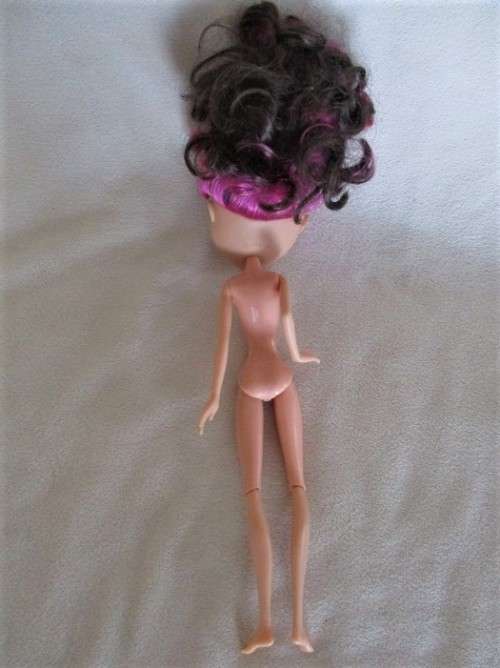 SPINMASTER 'I LOVE LE BUN DEE' IN ORIGINAL OUTFIT WITH STAND