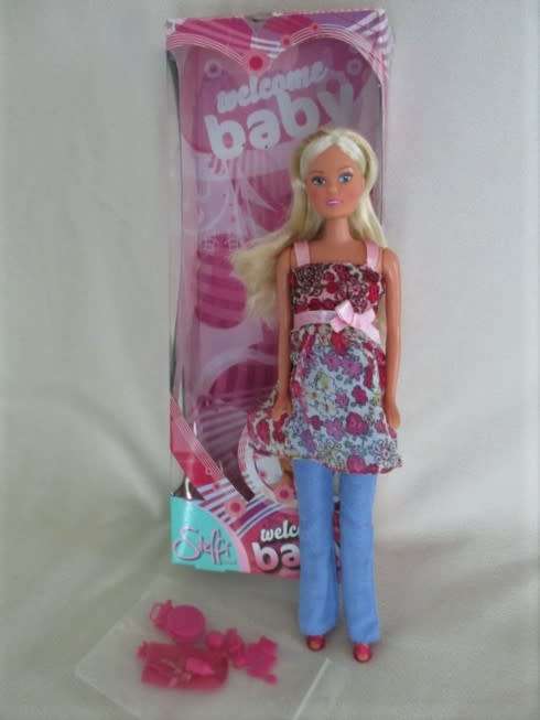 PREGNANT STEFFI-LOVE WITH BABY IN TUMMY - IN GREAT CONDITION WITH ORIGINAL BOX