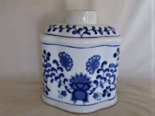 NICE SIZED 1996 CHINA BLUE PORCELAIN VASE MADE EXCLUSIVELY FOR SEYMOUR MANN