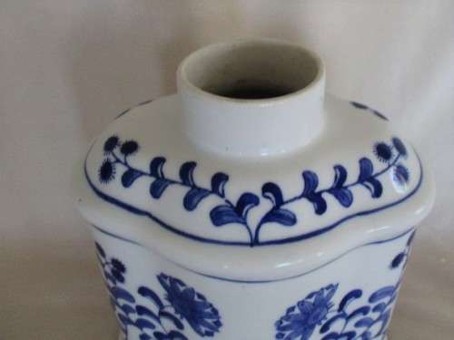 NICE SIZED 1996 CHINA BLUE PORCELAIN VASE MADE EXCLUSIVELY FOR SEYMOUR MANN