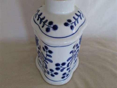 NICE SIZED 1996 CHINA BLUE PORCELAIN VASE MADE EXCLUSIVELY FOR SEYMOUR MANN
