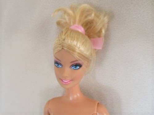 STUNNING MATTEL BARBIE DOLL WITH ARTICULATED (& PIVOTAL) KNEES, WRIST,ELBOWS & INTERCHANGEABLE HEAD