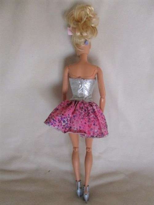 STUNNING MATTEL BARBIE DOLL WITH ARTICULATED (& PIVOTAL) KNEES, WRIST,ELBOWS & INTERCHANGEABLE HEAD