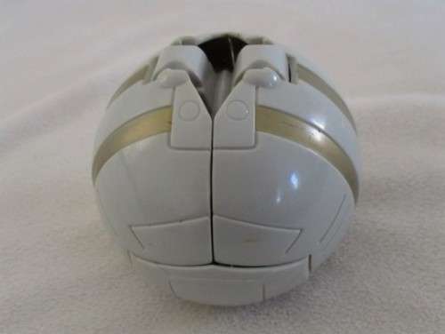 A BAKUGAN BALL FIGURE WITH WIND-UP MECHANISM TO OPEN UP