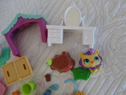 NO.41 - HASBRO LITTLEST PET SHOP - A WHOLE LOAD OF MIXED LPS ACCESSORIES ETC