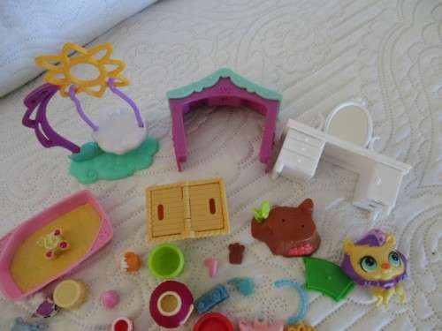 NO.41 - HASBRO LITTLEST PET SHOP - A WHOLE LOAD OF MIXED LPS ACCESSORIES ETC