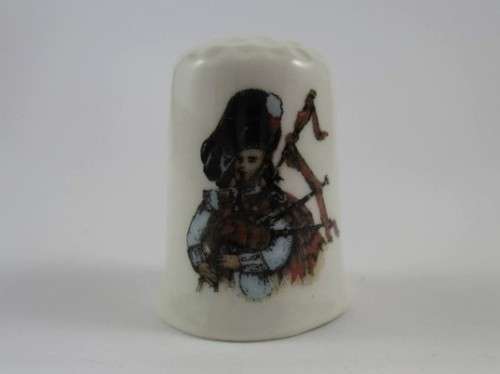 THIMBLE NO X14 - SCOTTISH PORCELAIN - LOCH LOMOND