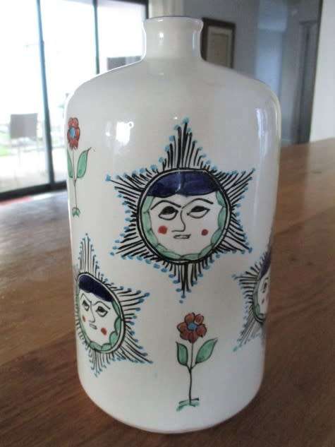 AN UNUSUAL QUIRKY MIDDLE EASTERN? HAND PAINTED CERAMIC SCULPTURAL BOTTLE/JAR