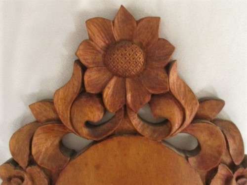 VINTAGE,ORNATE WOODEN SHELF/WALL PEDESTAL TO DISPLAY THAT SPECIAL COLLECTABLE!!