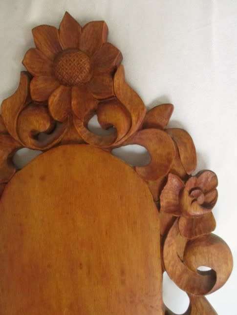 VINTAGE,ORNATE WOODEN SHELF/WALL PEDESTAL TO DISPLAY THAT SPECIAL COLLECTABLE!!