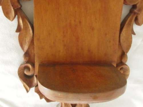 VINTAGE,ORNATE WOODEN SHELF/WALL PEDESTAL TO DISPLAY THAT SPECIAL COLLECTABLE!!