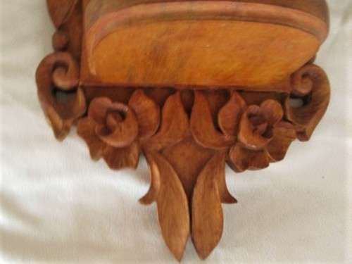 VINTAGE,ORNATE WOODEN SHELF/WALL PEDESTAL TO DISPLAY THAT SPECIAL COLLECTABLE!!