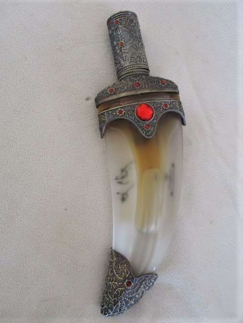 STUNNING AL KHANJAR (THE DAGGER) ARABIAN OUD PERFUME BOTTLE (STILL FULL) TO ADD TO YOUR COLLECTION