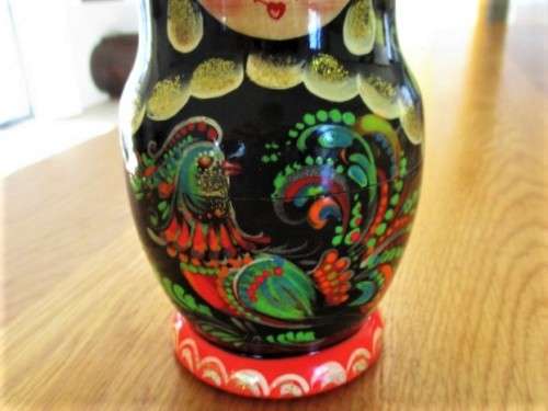 BEAUTIFUL RUSSIAN 5 PIECE HAND PAINTED MATRYOSHKA NESTING DOLL SET WITH EXOTIC BIRD AND FLOWERS