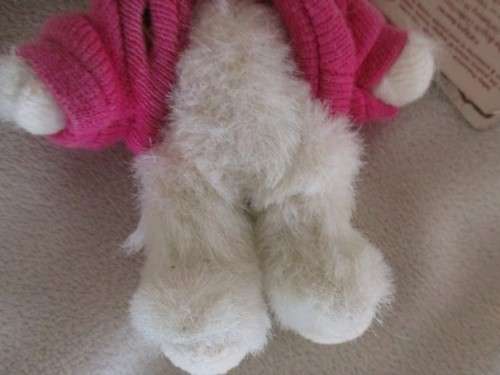 A COLLECTABLE FULLY JOINTED MINIATURE BOYDS BEAR FROM THEIR HEAD BEAN THINKIN' OF YA SERIES