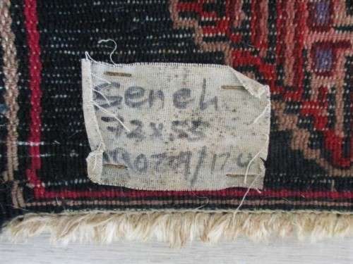 A STUNNING VINTAGE HAND MADE SENEH PERSIAN CARPET WITH RARE DESIGN - 72CM X 55CM