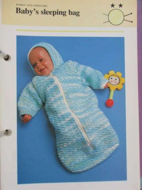 FOR THE KNITTING LOVERS - AN OLDHAMS ARCH FILE CONTAINING KNITTING TECHNIQUES AND OVER 65 PATTERNS