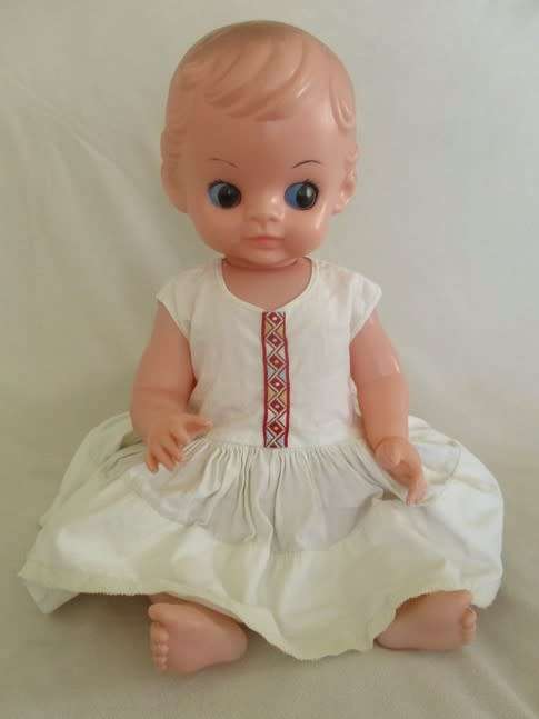 A LOVELY VINTAGE 1950's/60's DOLL - 48CM TALL WITH SIDEWARD GLANCING EYES  - MADE IN HONG KONG