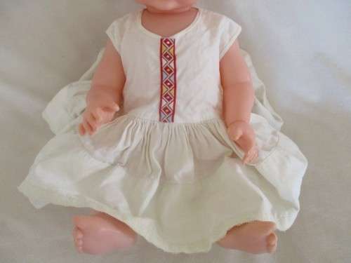 A LOVELY VINTAGE 1950's/60's DOLL - 48CM TALL WITH SIDEWARD GLANCING EYES  - MADE IN HONG KONG