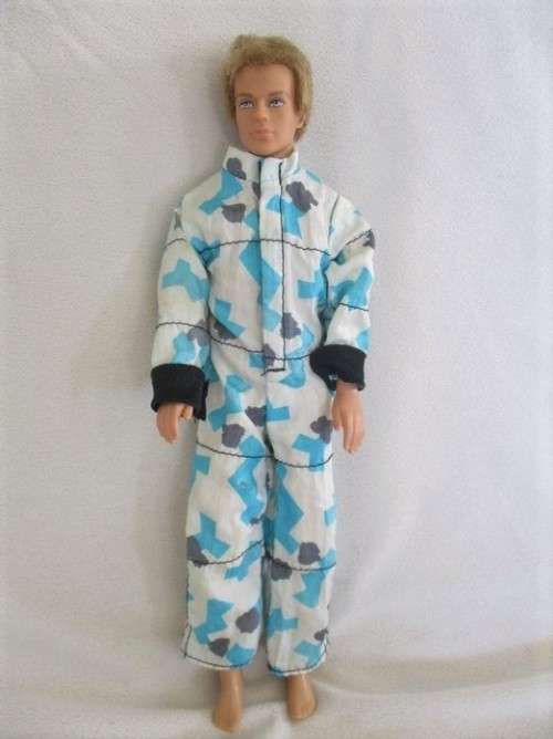 MATTEL KEN DOLL (BARBIE'S BOYFRIEND) WITH ROOTED HAIR AND KNEES THAT BEND