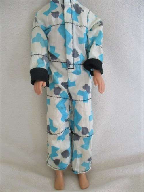 MATTEL KEN DOLL (BARBIE'S BOYFRIEND) WITH ROOTED HAIR AND KNEES THAT BEND